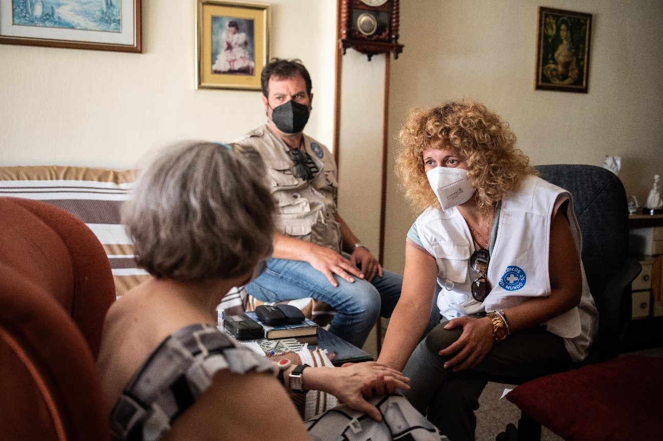 Andalucía Acompañamiento a personas mayores en el barrio de Palma Palmilla en Málaga César Dezfuli